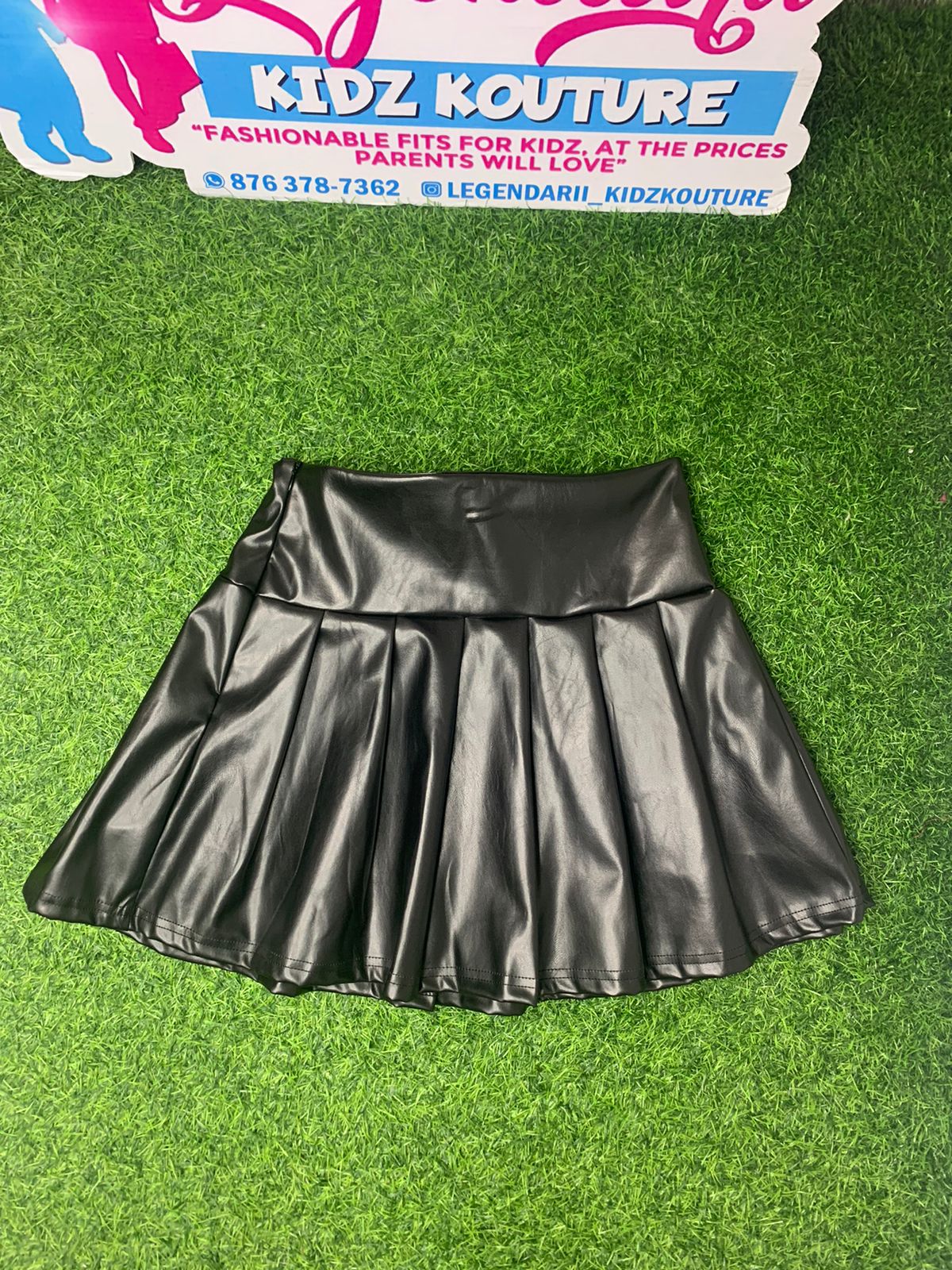 Black leather pleated skirt (big girl)