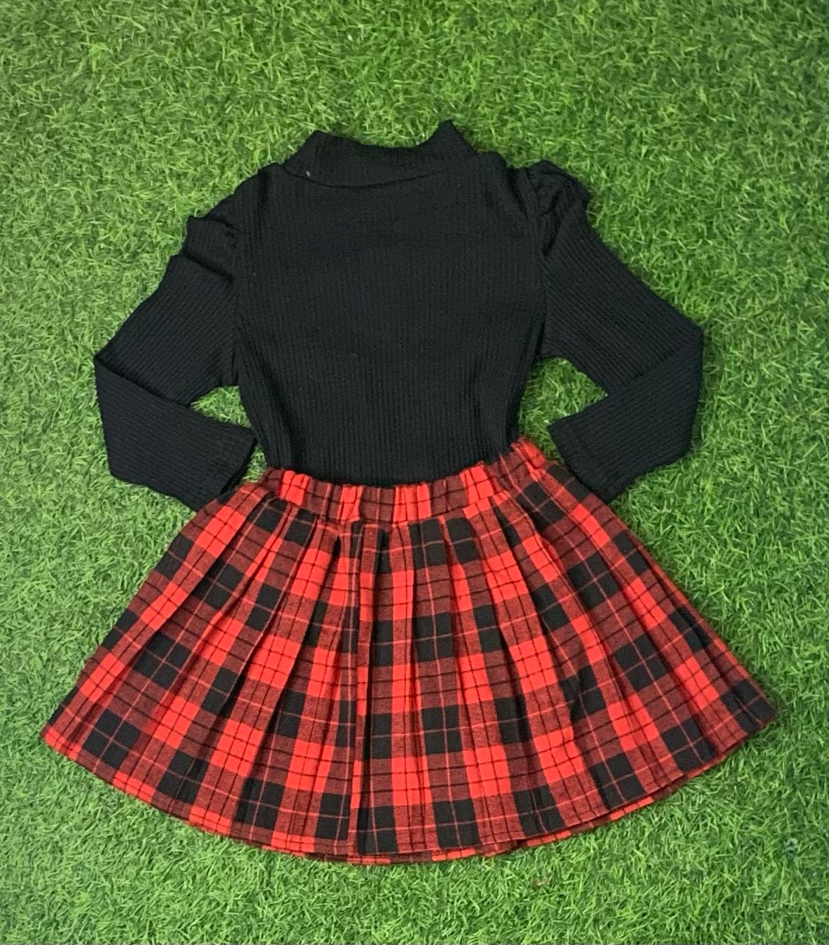 Red  plaid pleated skirt set