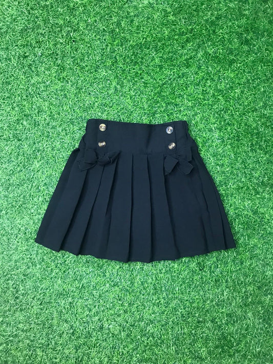 Black pleated skirt with button