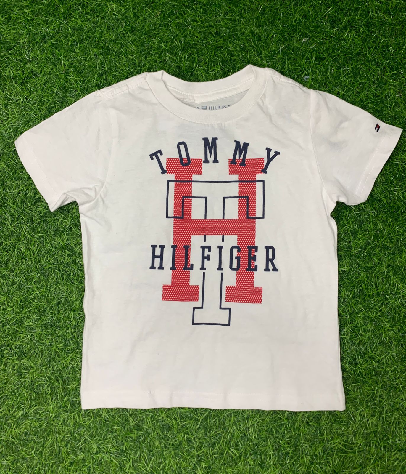 White Tommy Hilfiger tshirt