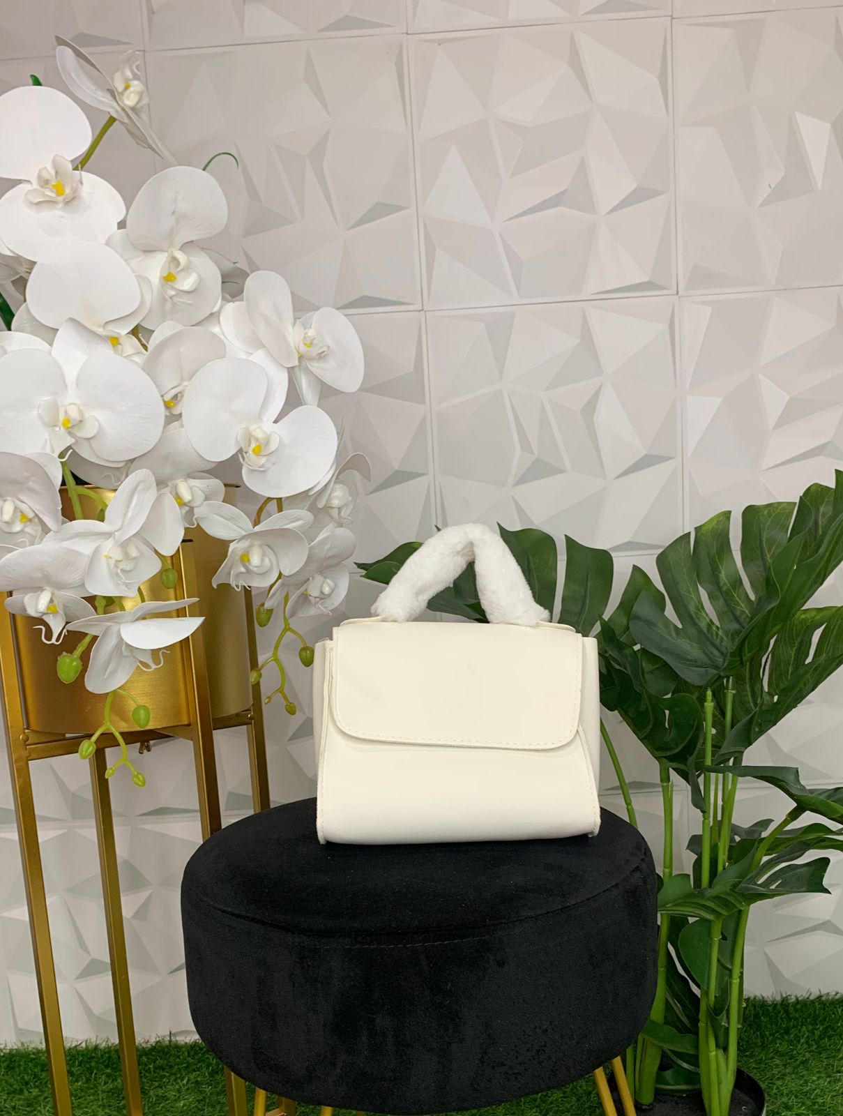 White fur handle bag