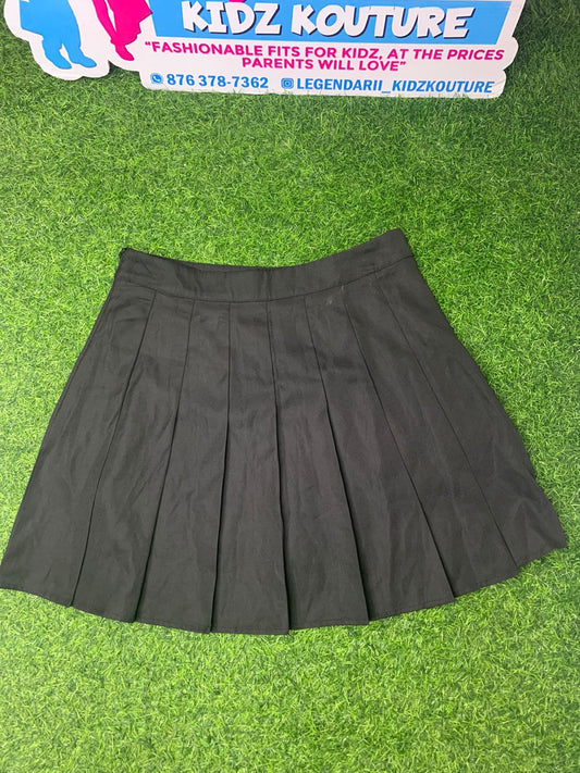 Black stitch pleated skirt